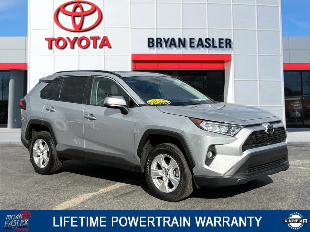 2021 Toyota RAV4 XLE's photo