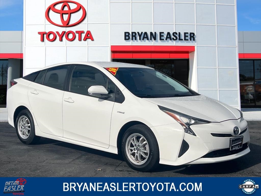 2016 Toyota Prius Two's photo