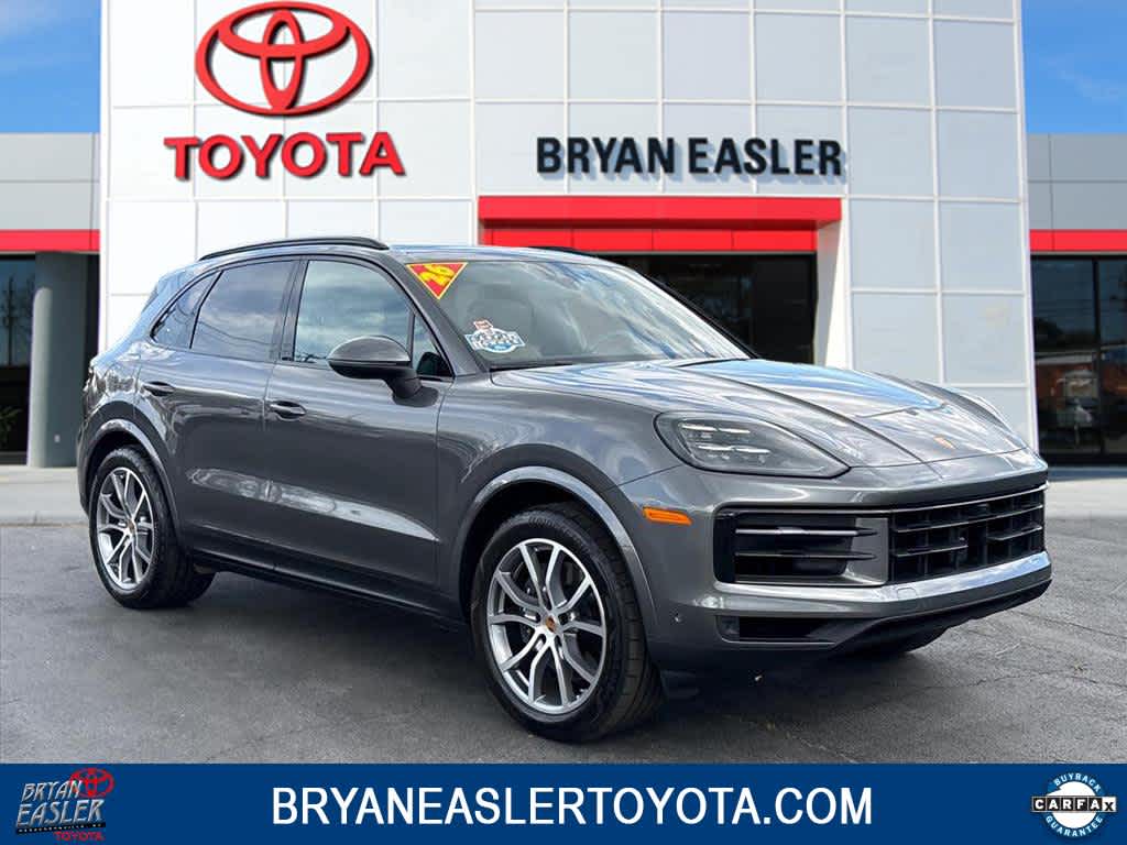 2025 Porsche Cayenne -'s photo