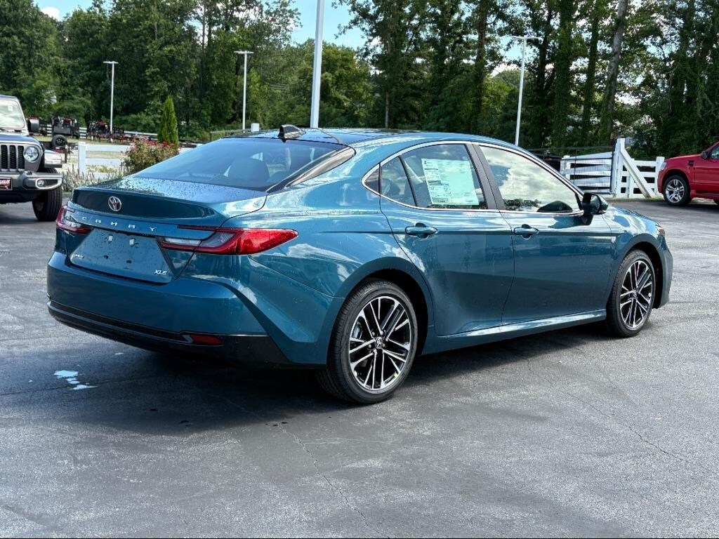 2025 Toyota Camry XLE photo 3