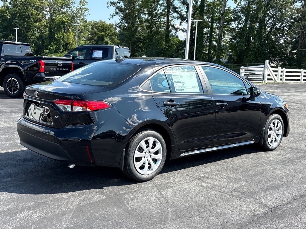 2025 Toyota Corolla LE photo 3