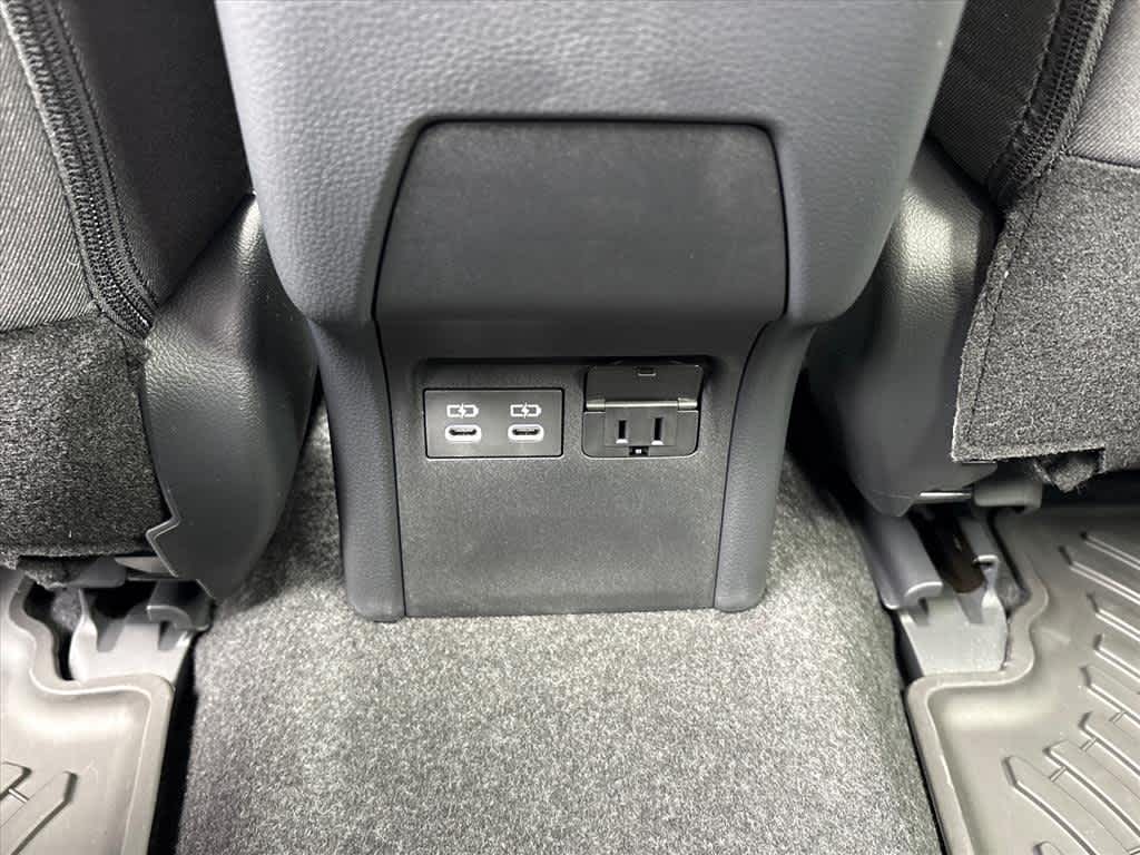 2026 Toyota Prius Plug-in Hybrid SE - Photo 10