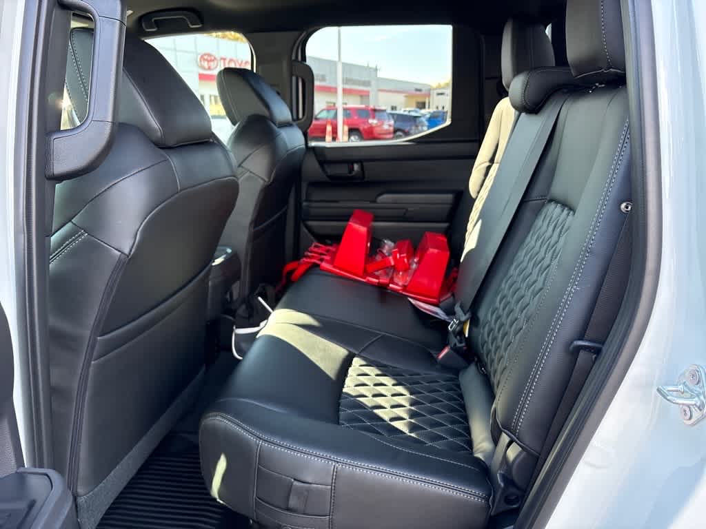 2025 Toyota Tacoma SR5 - Photo 8