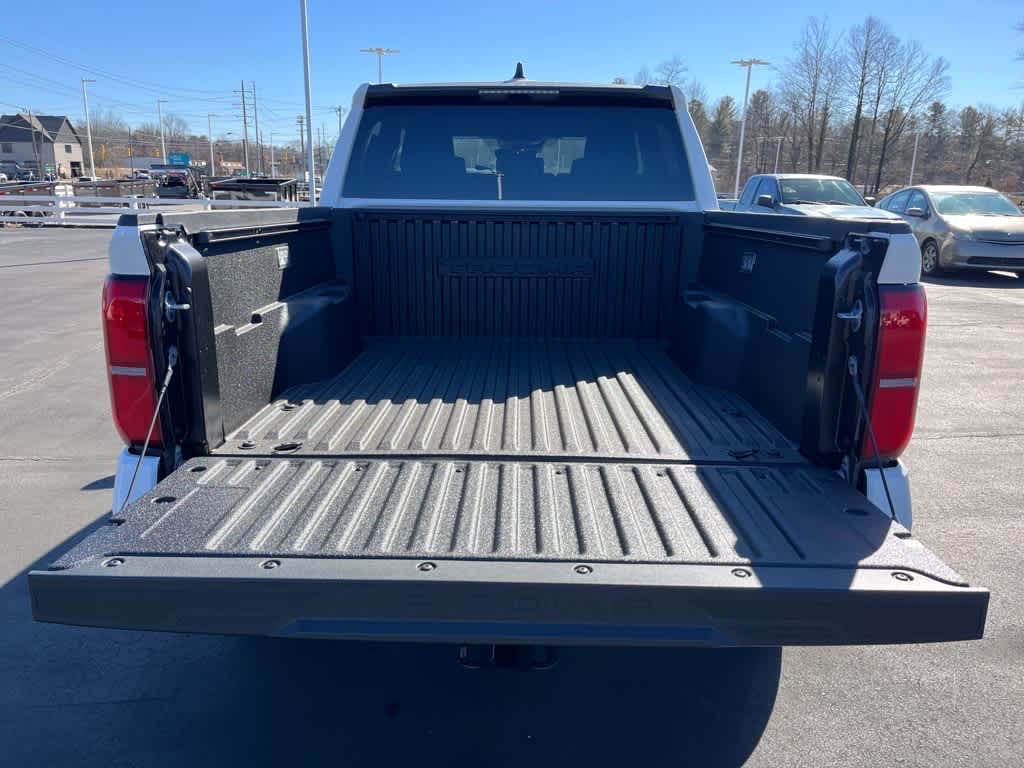 2025 Toyota Tacoma SR5 - Photo 28