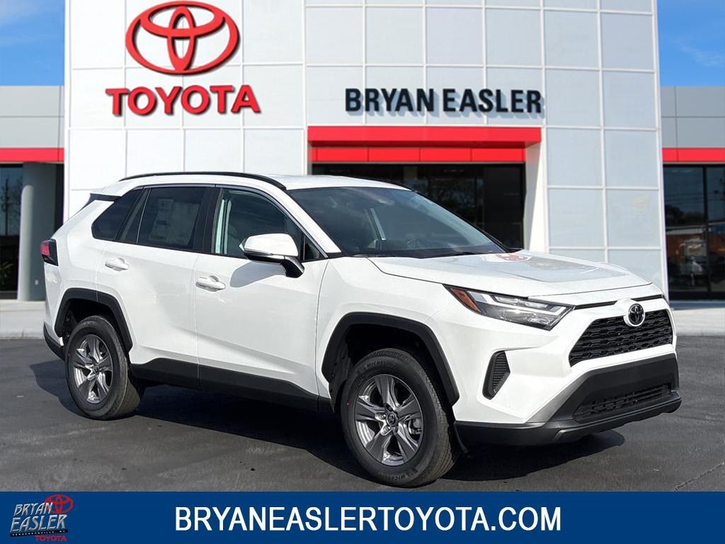 2025 Toyota RAV4 XLE's photo