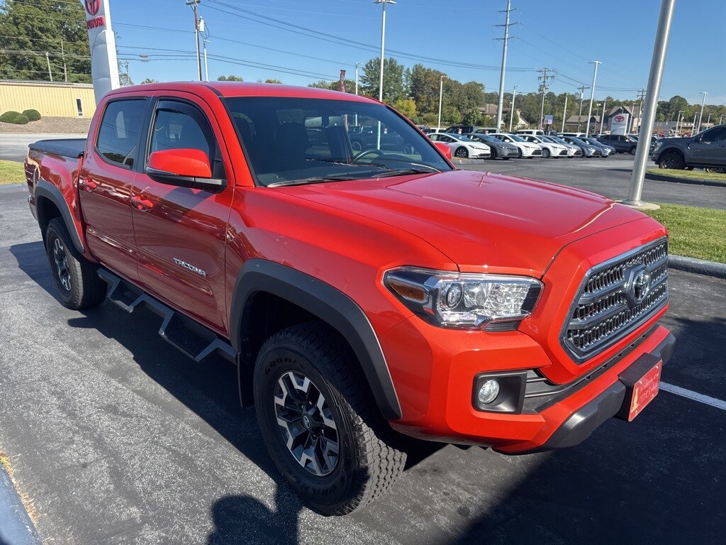 2017 Toyota Tacoma TRD Off-Road photo 3