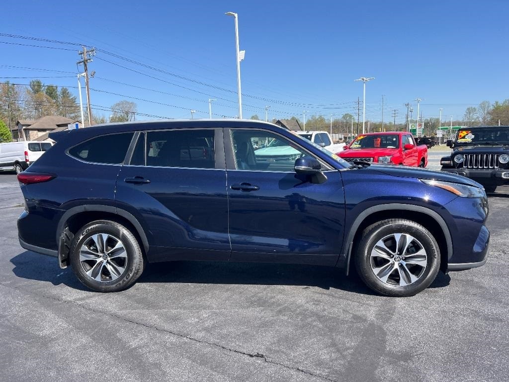 Used 2023 Toyota Highlander L with VIN 5TDKDRBH5PS013385 for sale in Hendersonville, NC