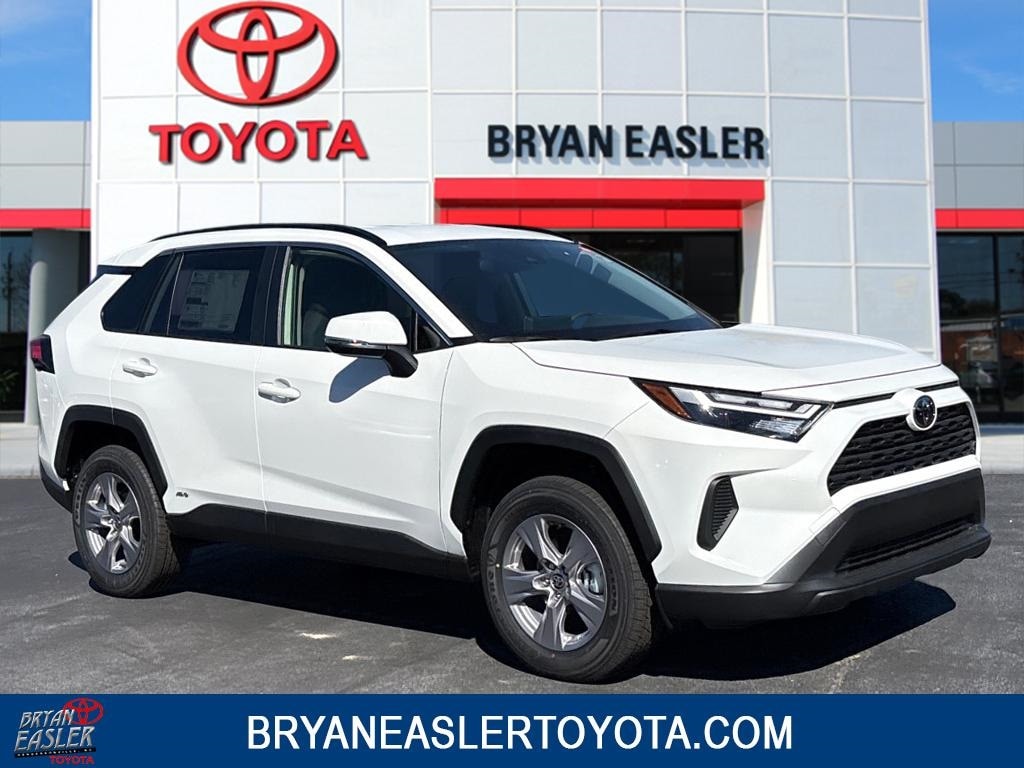 2025 Toyota RAV4 LE's photo