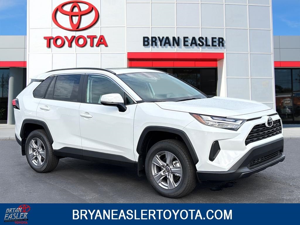 2025 Toyota RAV4 XLE's photo