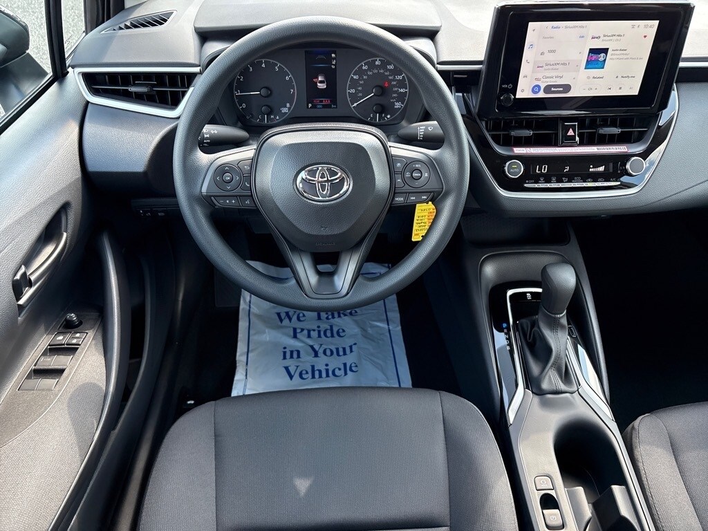2025 Toyota Corolla LE photo 4