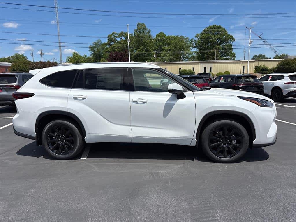 New 2026 Toyota Highlander Platinum SUV