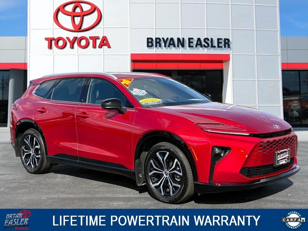 2025 Toyota Crown Signia XLE's photo