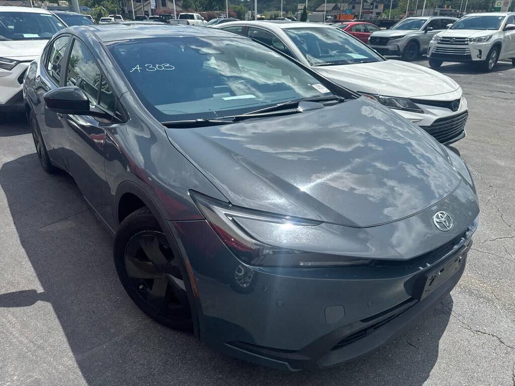 Used 2024 Toyota Prius LE (SE)