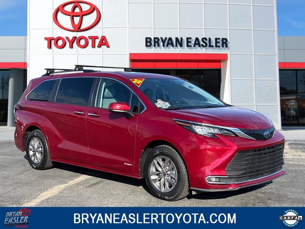2021 Toyota Sienna XLE's photo