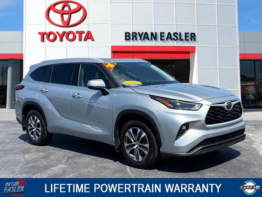 Used 2022 Toyota Highlander XLE AWD (SE)