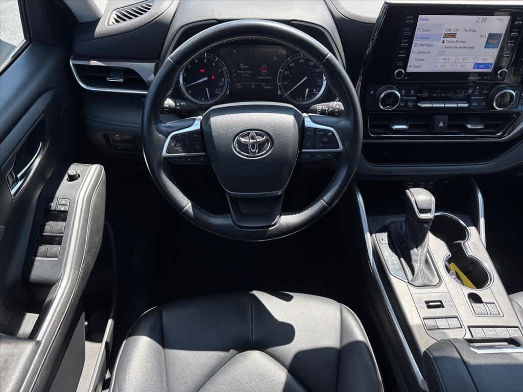 Used 2022 Toyota Highlander XLE AWD (SE)