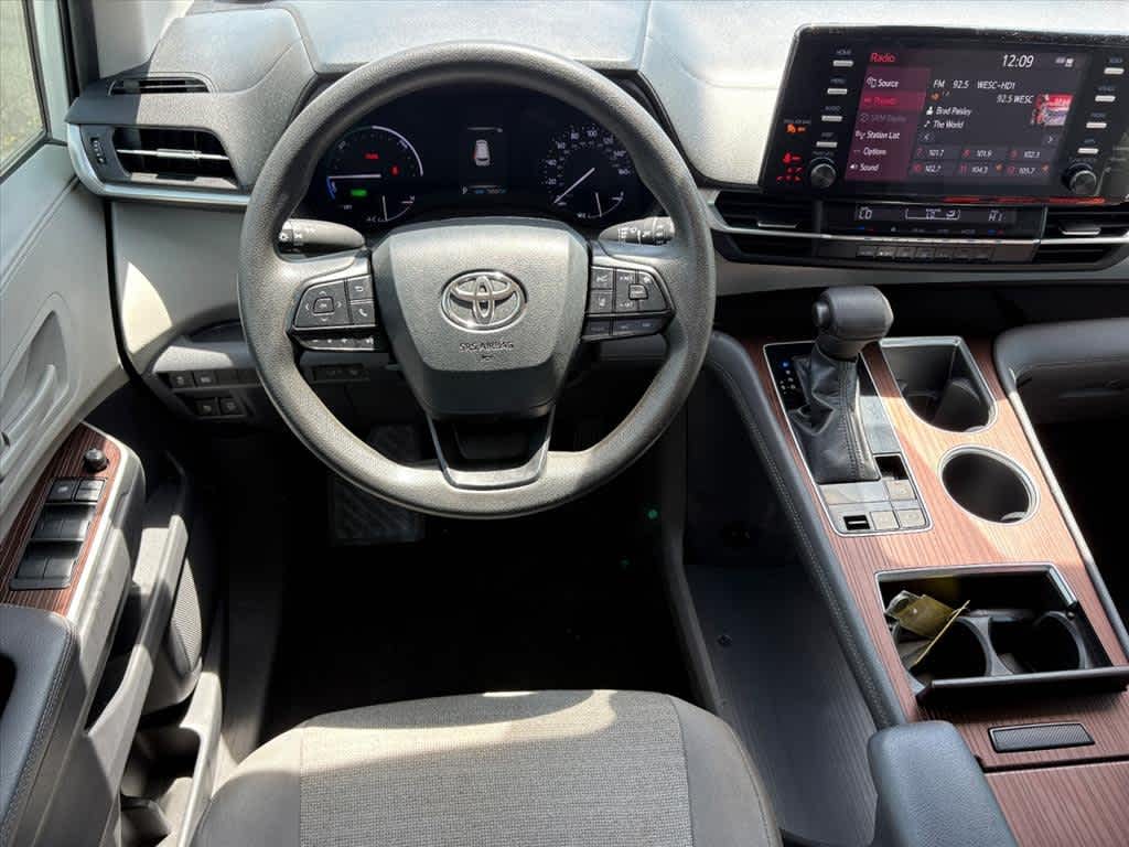 Used 2022 Toyota Sienna LE FWD 8-Passenger (SE)