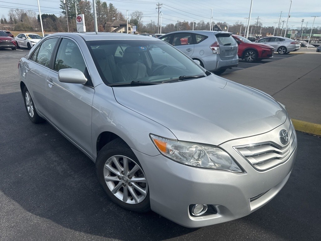 2010 Toyota Camry XLE V6 photo 2