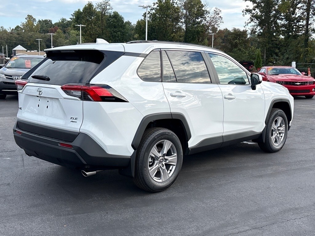 2025 Toyota RAV4 XLE photo 2