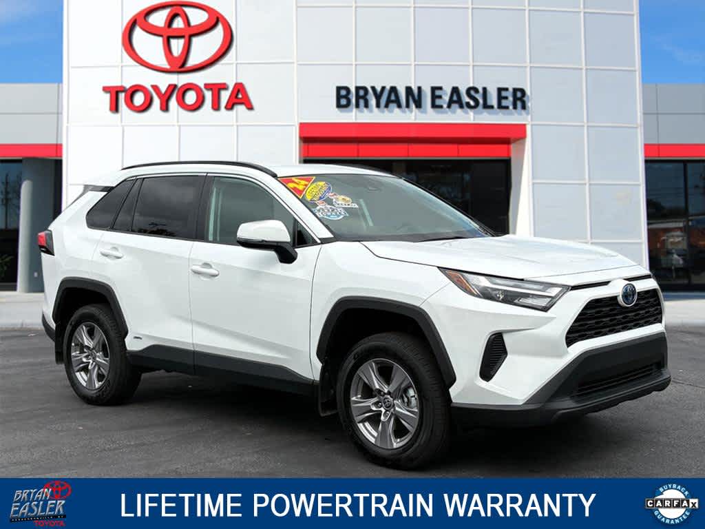 2024 Toyota RAV4 XLE's photo