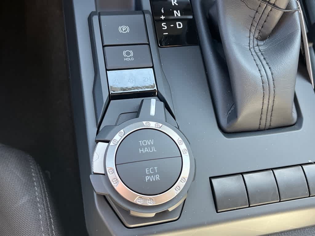 2025 Toyota Tacoma SR5 - Photo 17
