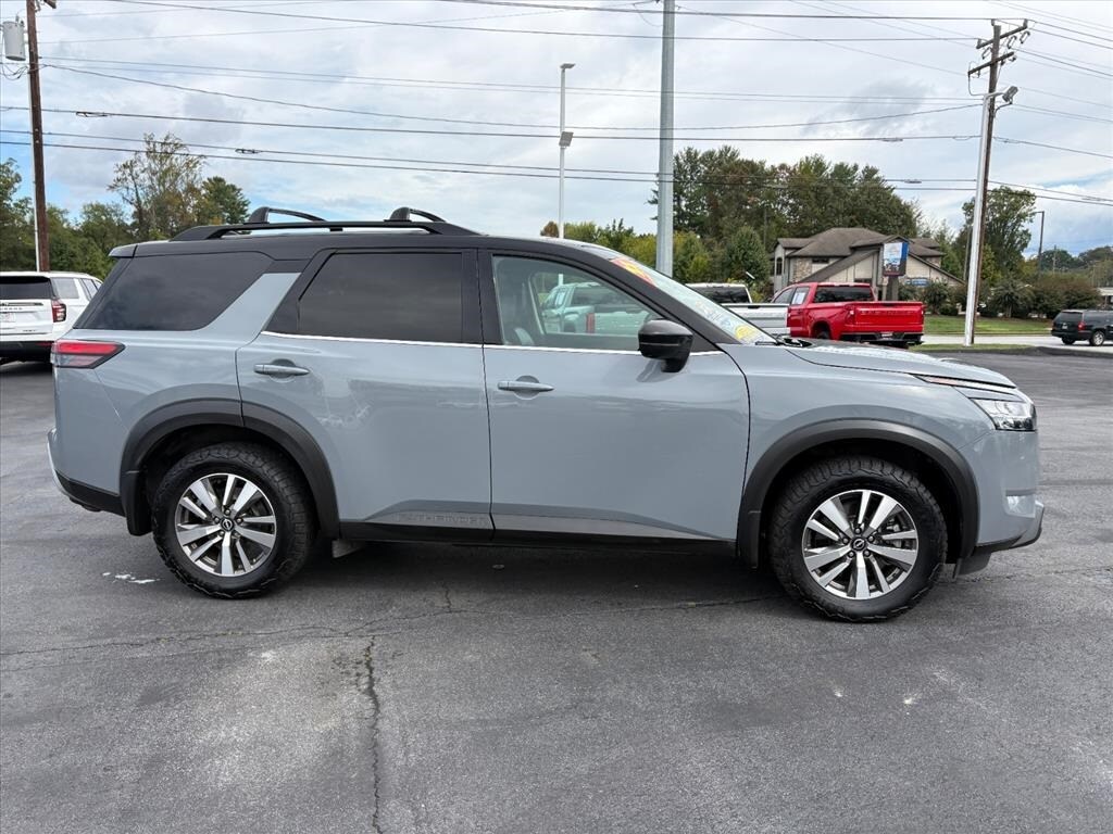 Used 2022 Nissan Pathfinder SL SUV