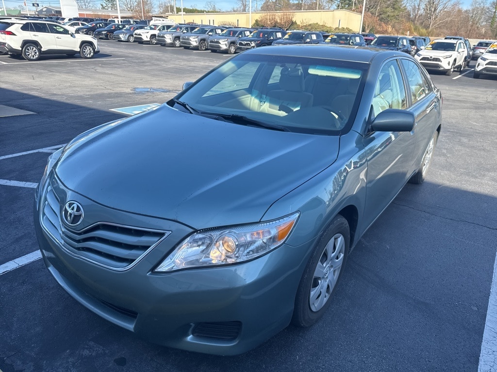 2011 Toyota Camry LE's photo