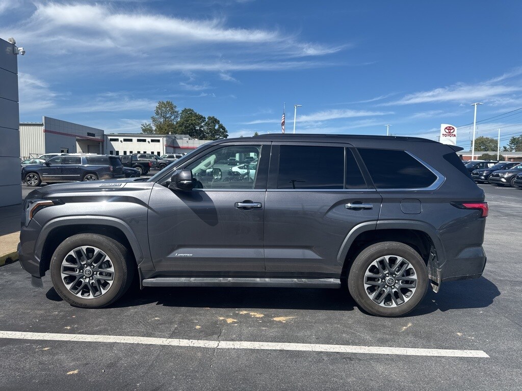 2023 Toyota Sequoia photo 3