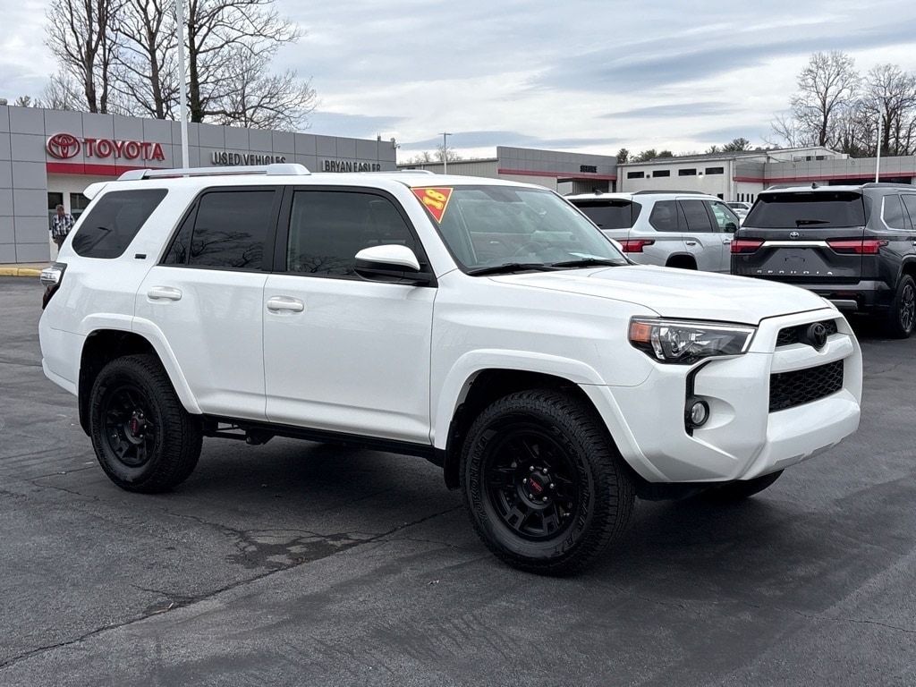 2018 Toyota 4Runner SR5's photo