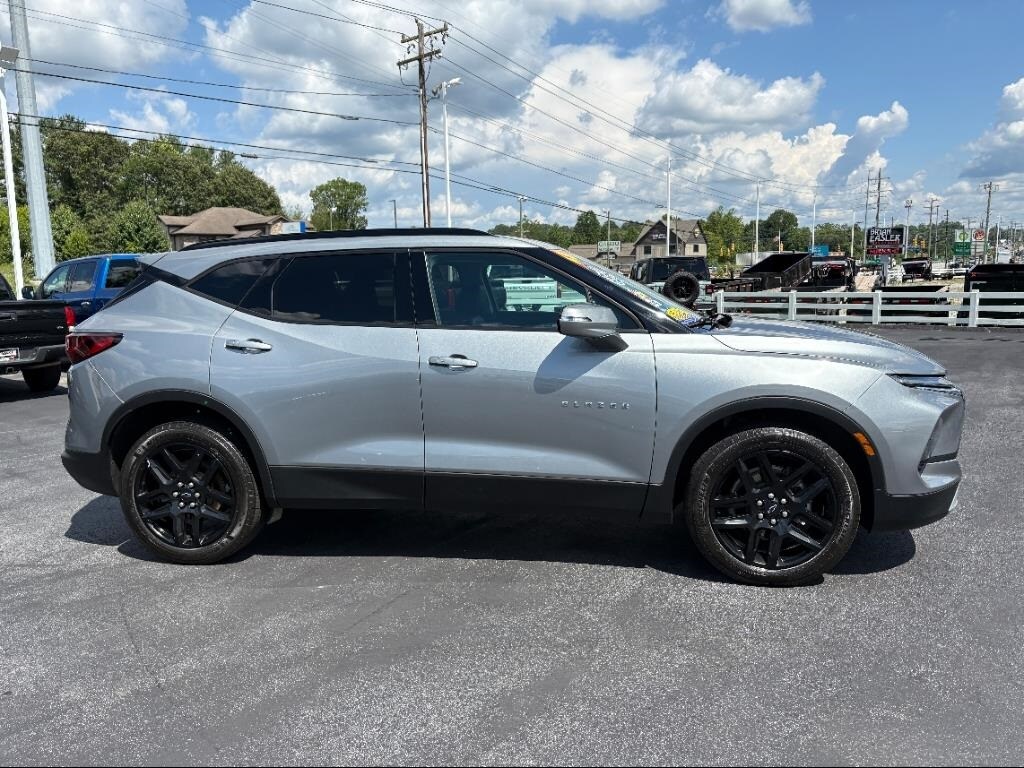 2023 Chevrolet Blazer 3LT photo 2
