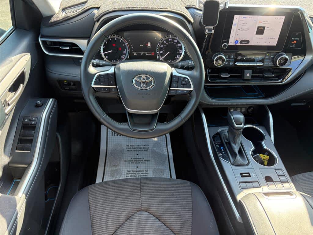 Used 2024 Toyota Highlander LE AWD (SE)