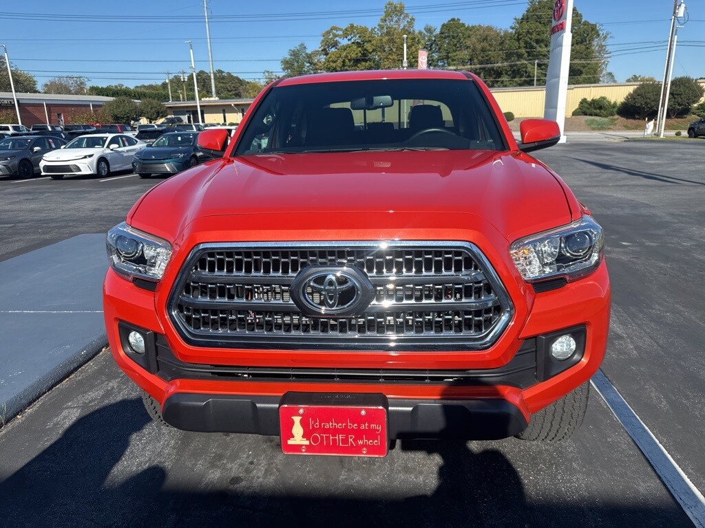 2017 Toyota Tacoma TRD Off-Road photo 2