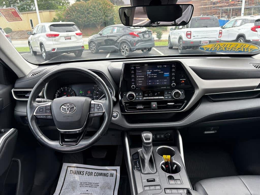 Used 2021 Toyota Highlander XLE AWD (SE)