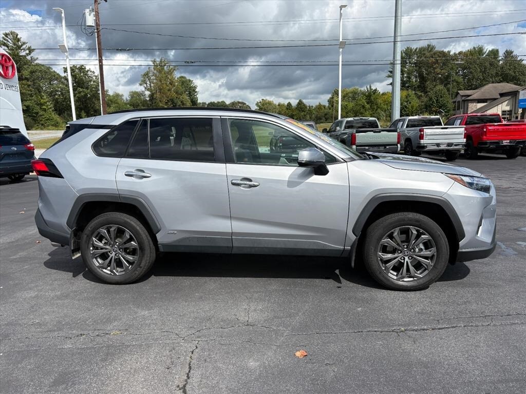 2024 Toyota RAV4 Hybrid Limited photo 2