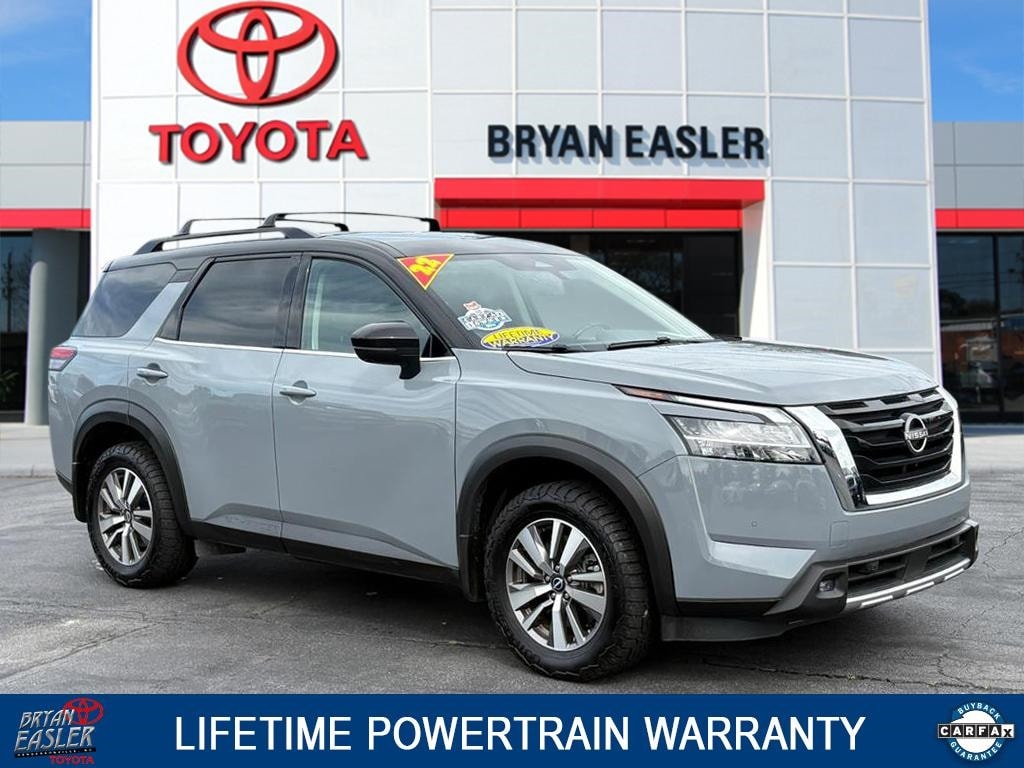 2022 Nissan Pathfinder SL