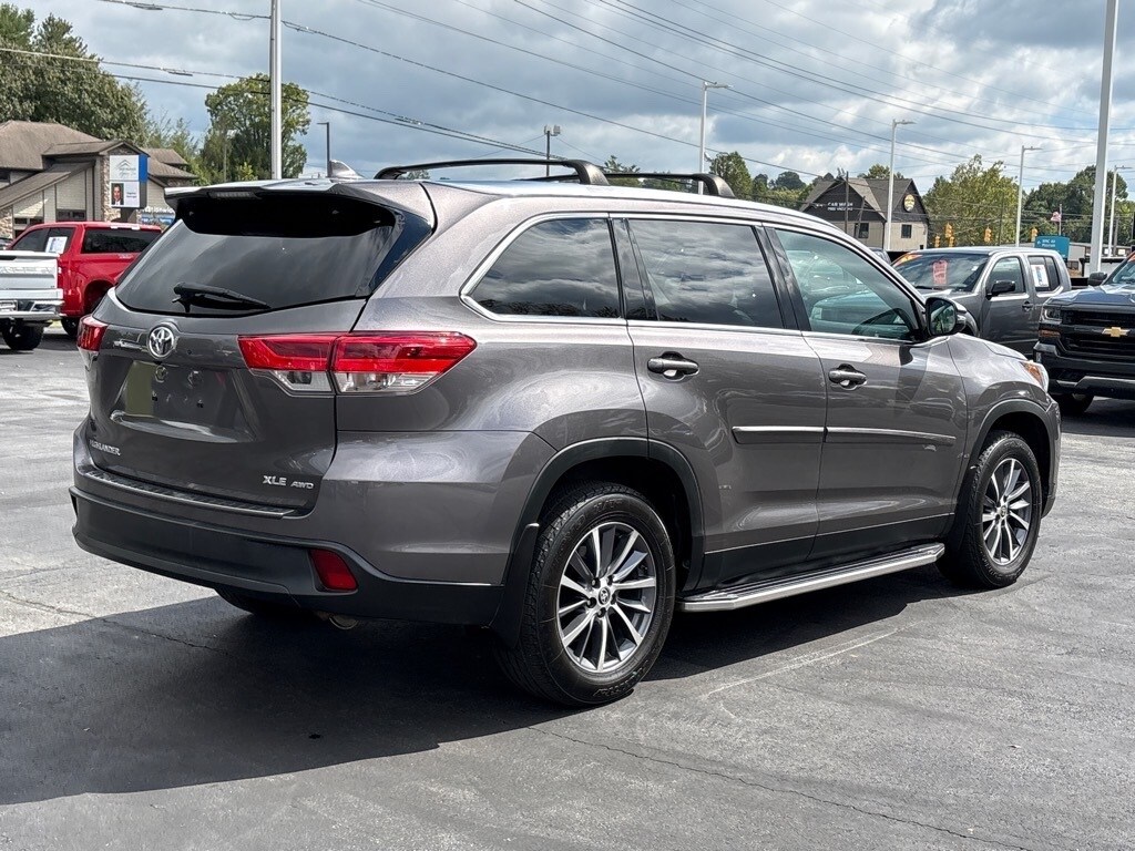 2019 Toyota Highlander XLE photo 2