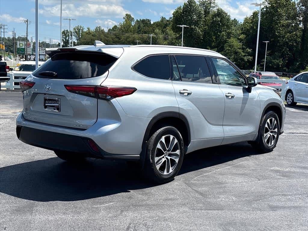 Used 2022 Toyota Highlander XLE AWD (SE)