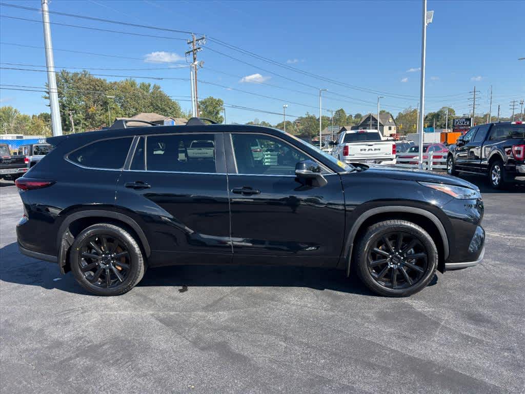 Used 2024 Toyota Highlander LE AWD (SE)