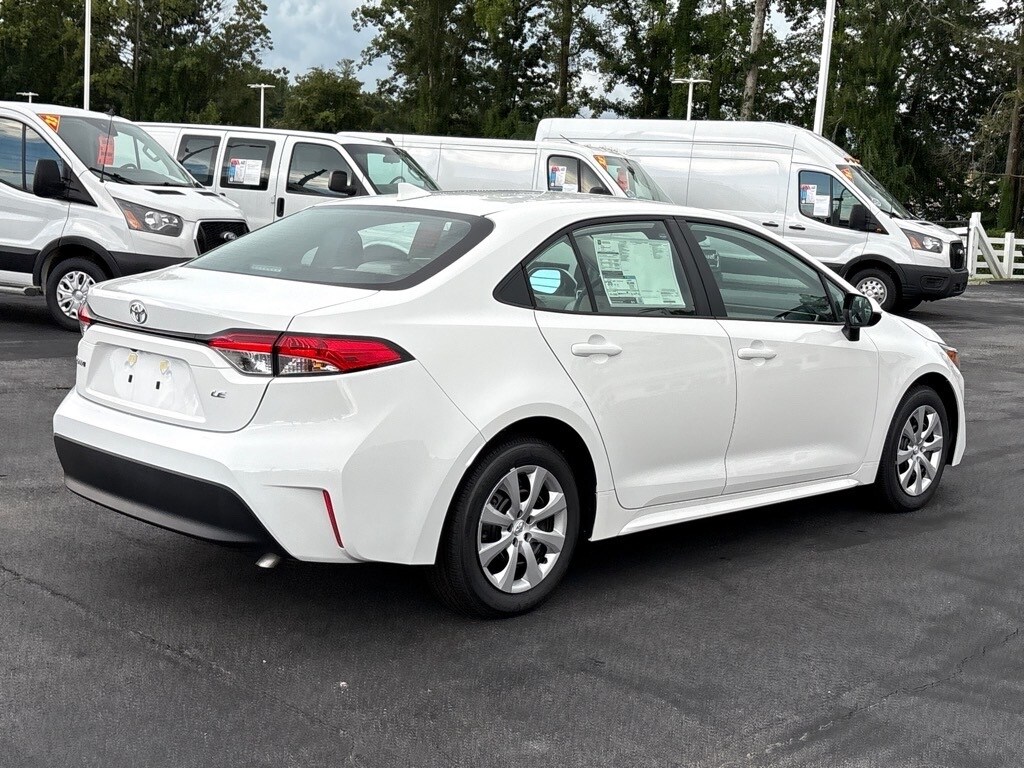 2025 Toyota Corolla LE photo 3