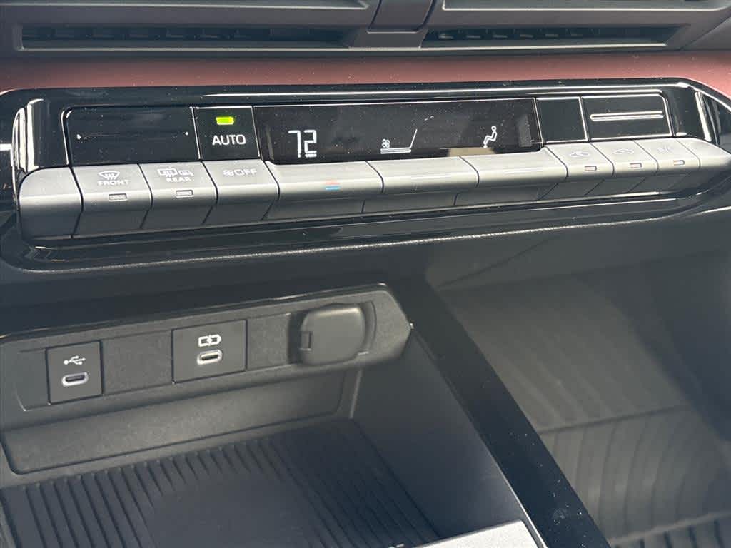 2026 Toyota Prius Plug-in Hybrid SE - Photo 14