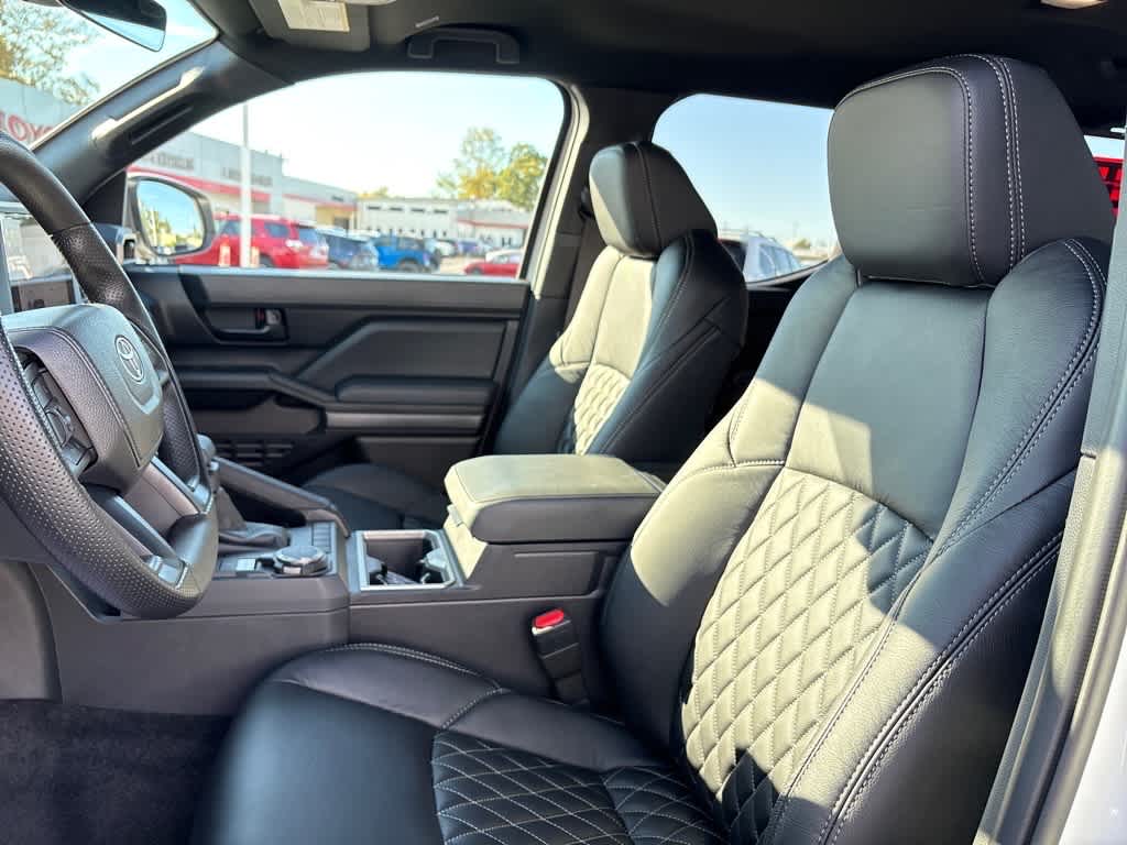 2025 Toyota Tacoma SR5 - Photo 22