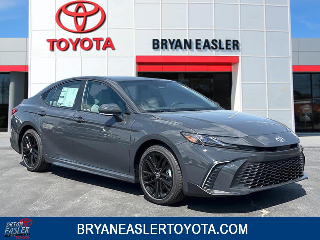 2026 Toyota Camry SE Hybrid's photo
