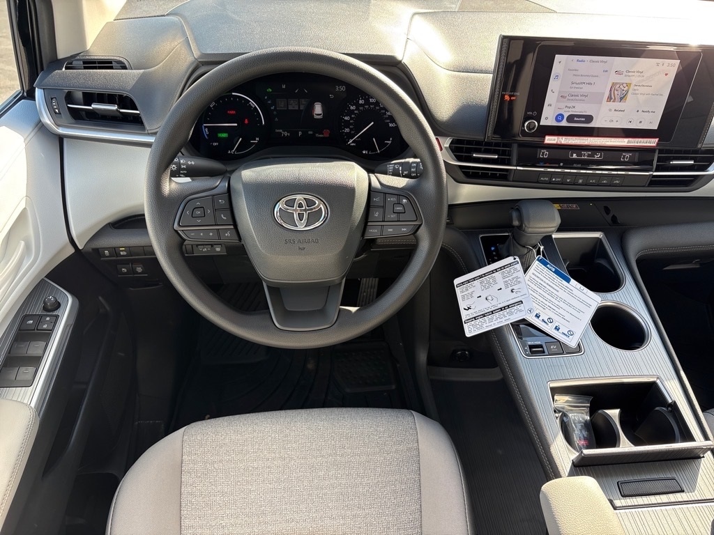 New 2025 Toyota Sienna LE 8 PASSENGER