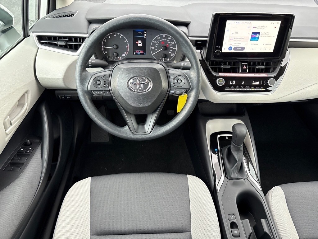 2025 Toyota Corolla LE photo 4