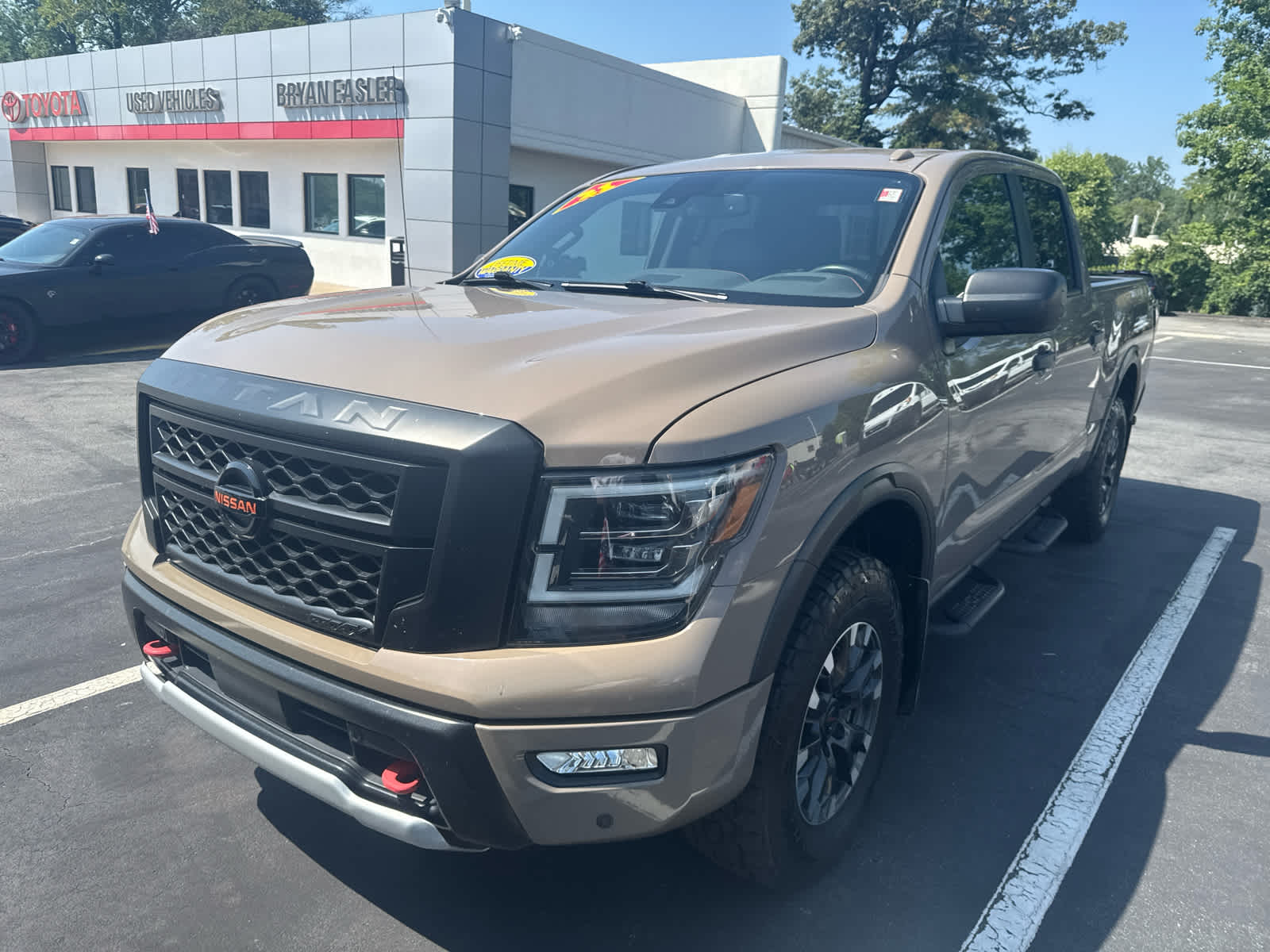 2021 Nissan Titan PRO-4X 4X4 Crew Cab's photo