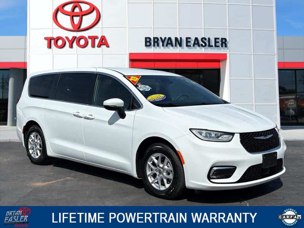 Used 2023 Chrysler Pacifica Touring FWD