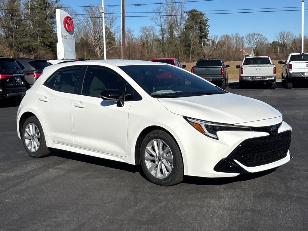 2026 Toyota Corolla Hatchback SE's photo