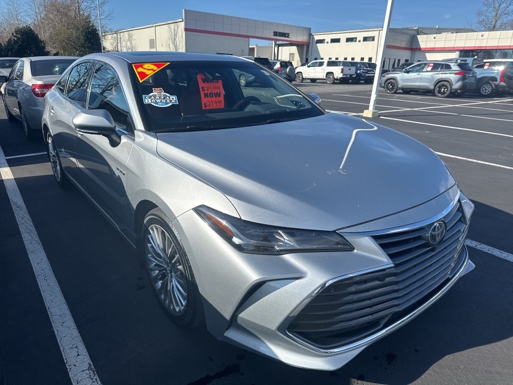2019 Toyota Avalon Limited's photo