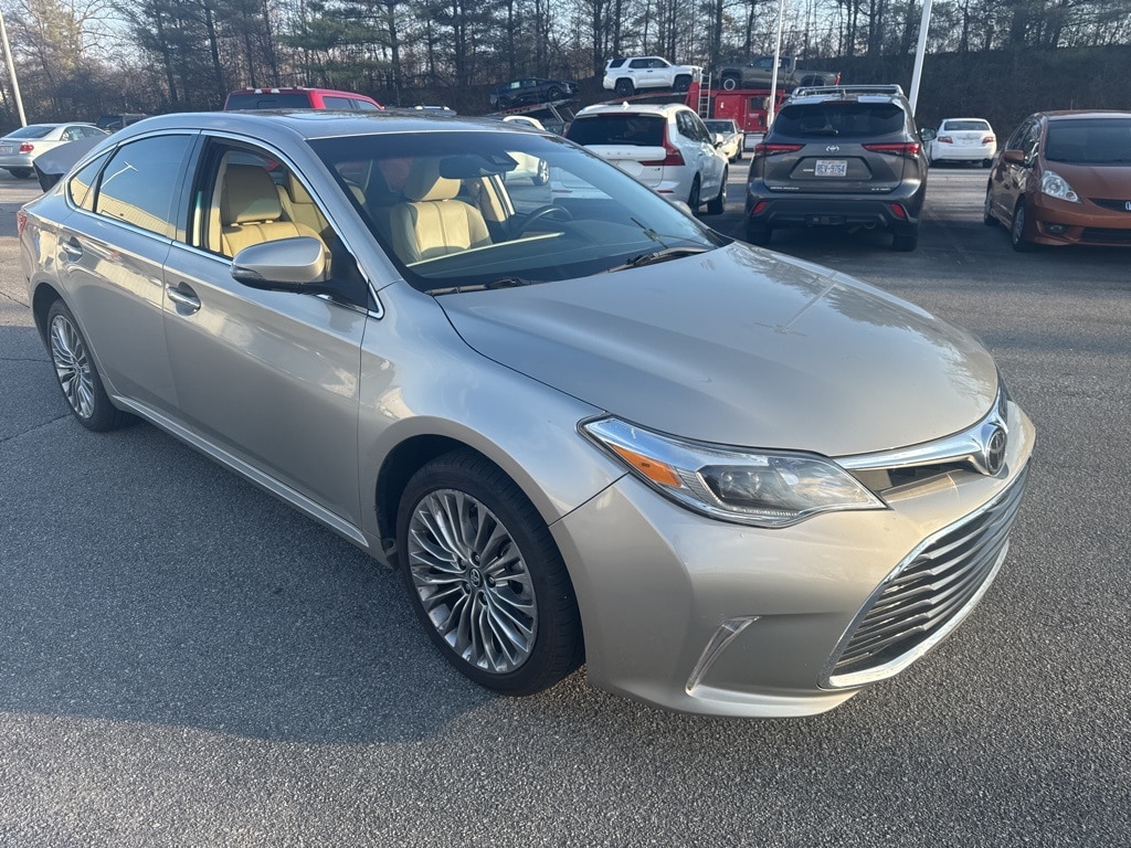 2017 Toyota Avalon Limited's photo