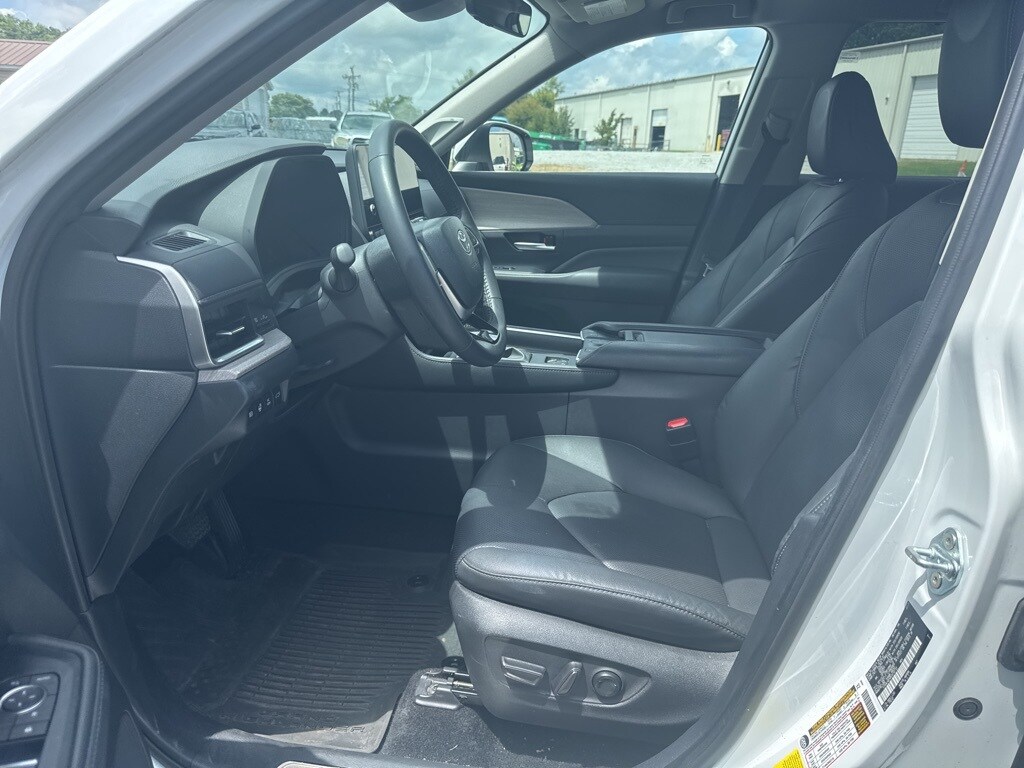 2024 Toyota Highlander Hybrid photo 2